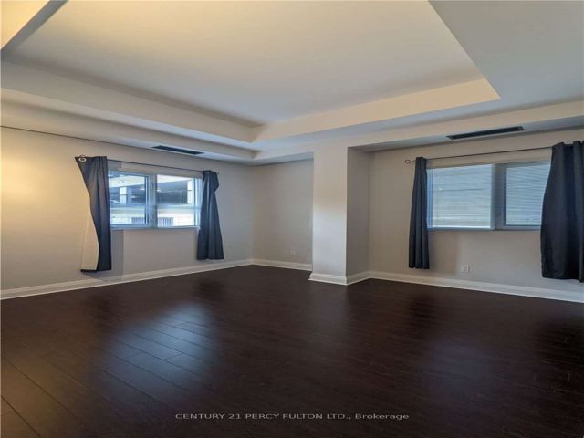 202 - 8 Wellesley St E