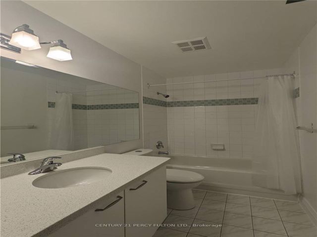 202 - 8 Wellesley St E