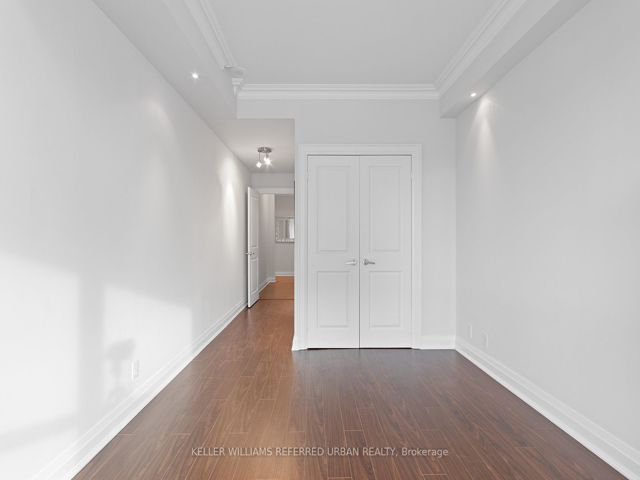 203 - 20 Scrivener Sq