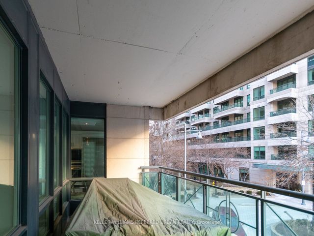203 - 20 Scrivener Sq