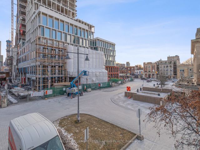 203 - 20 Scrivener Sq