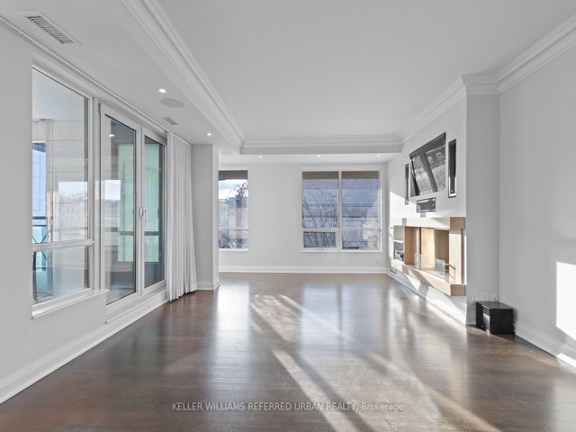 203 - 20 Scrivener Sq