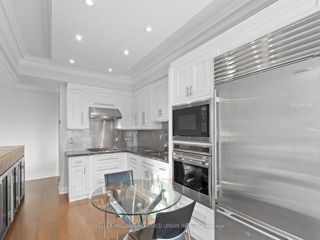 203 - 20 Scrivener Sq