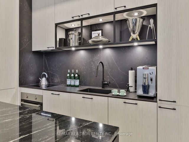 419 - 505 Richmond St W