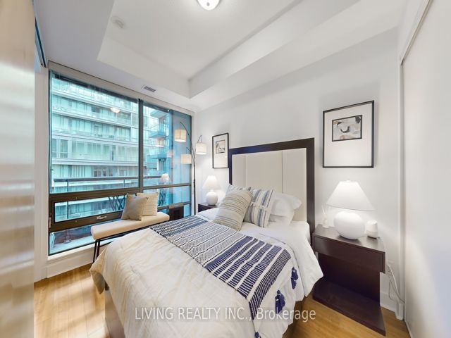 703 - 438 King St
