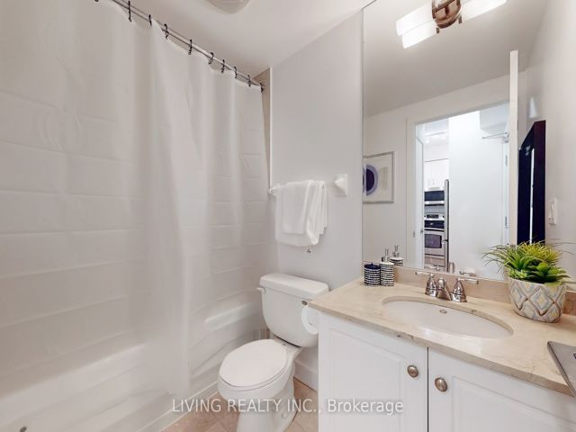 703 - 438 King St