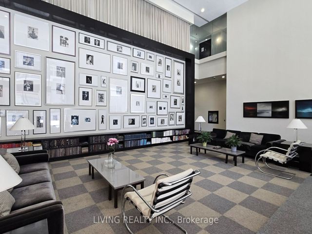 703 - 438 King St