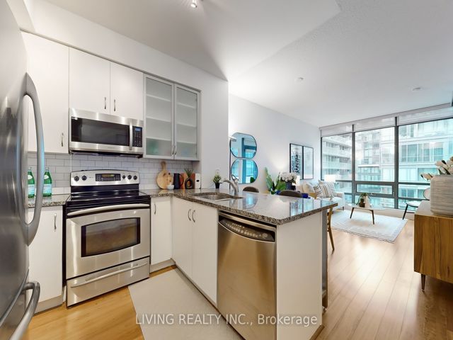 703 - 438 King St