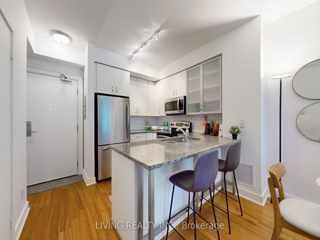 703 - 438 King St
