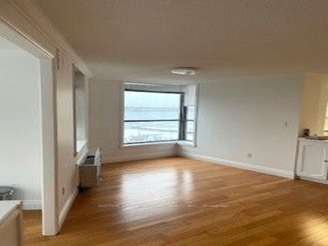 801 - 270 Queens Quay Blvd W