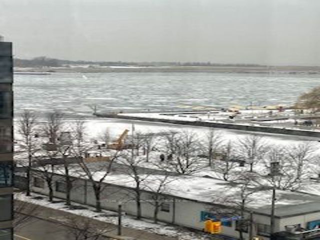 801 - 270 Queens Quay Blvd W