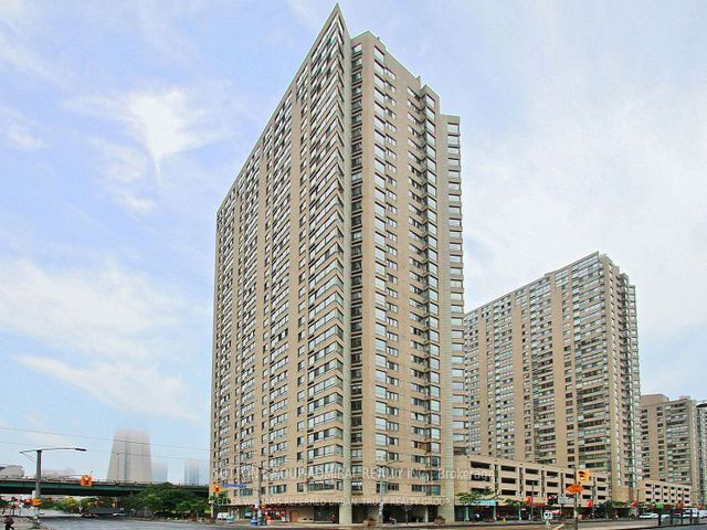 801 - 270 Queens Quay Blvd W