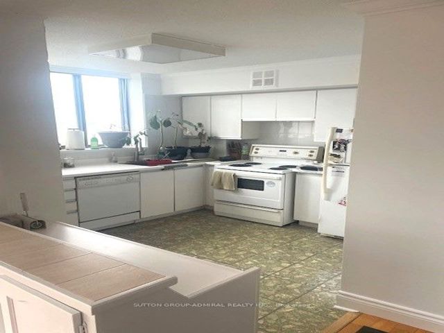 801 - 270 Queens Quay Blvd W