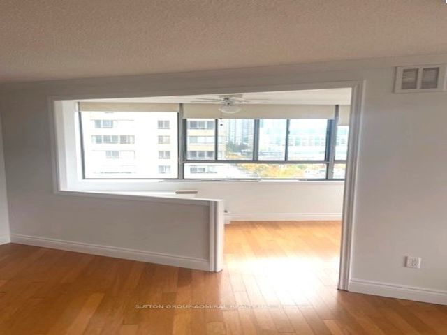 801 - 270 Queens Quay Blvd W