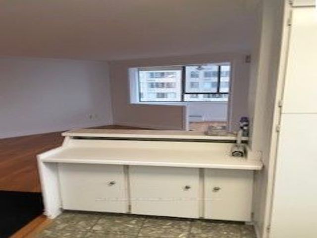 801 - 270 Queens Quay Blvd W