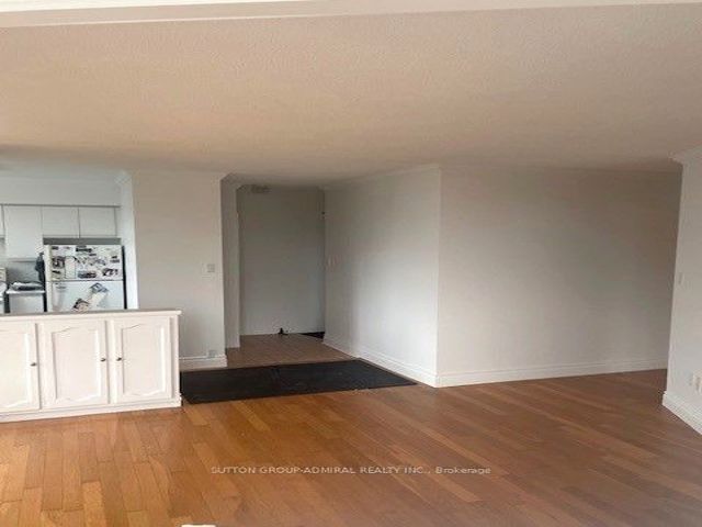 801 - 270 Queens Quay Blvd W