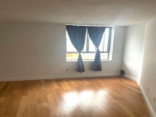 801 - 270 Queens Quay Blvd W