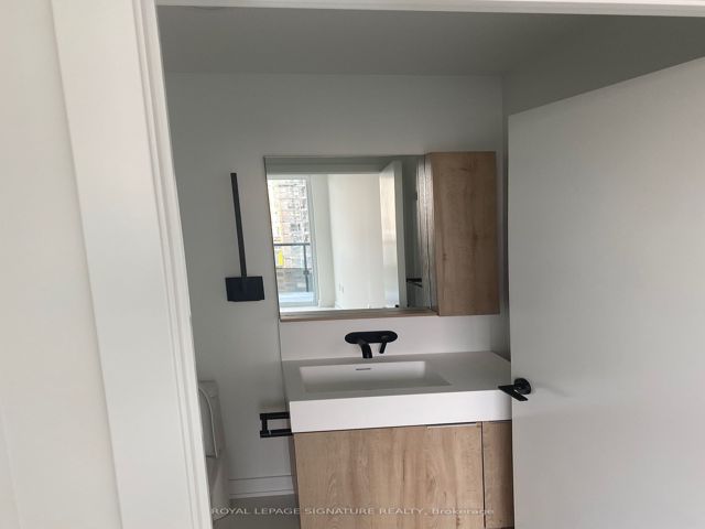 1407 - 117 Broadway Ave