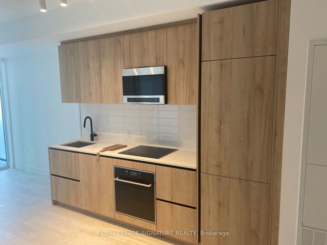 1407 - 117 Broadway Ave