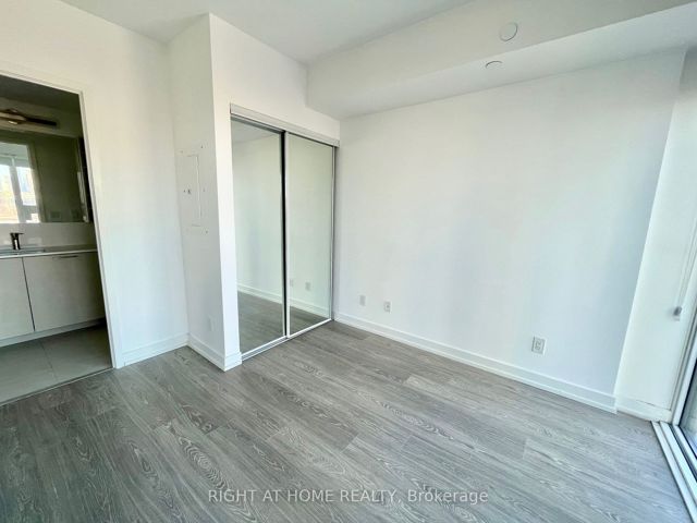 821 - 19 Western Battery Rd