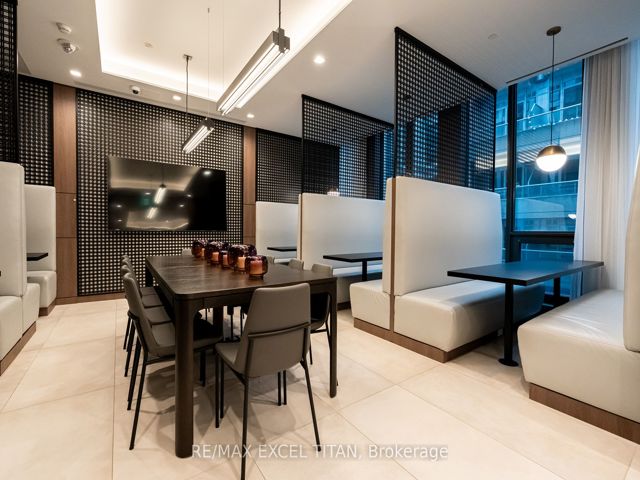 2112 - 55 Mercer St