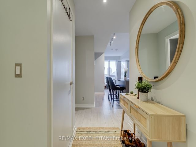 2112 - 55 Mercer St