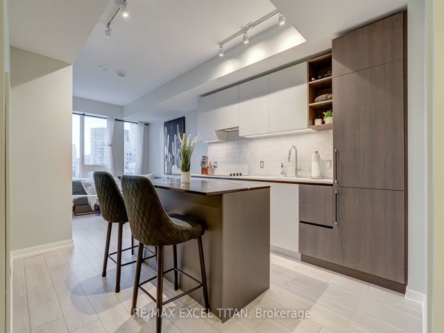 2112 - 55 Mercer St