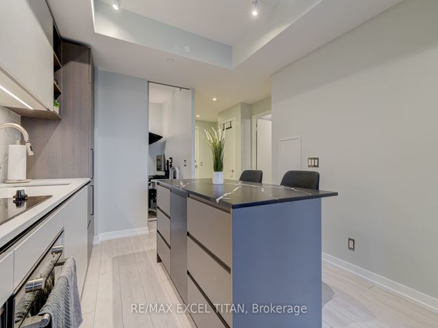 2112 - 55 Mercer St