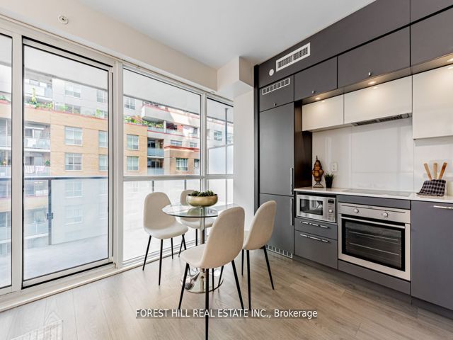 805 - 15 Grenville St