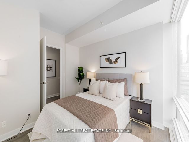 805 - 15 Grenville St