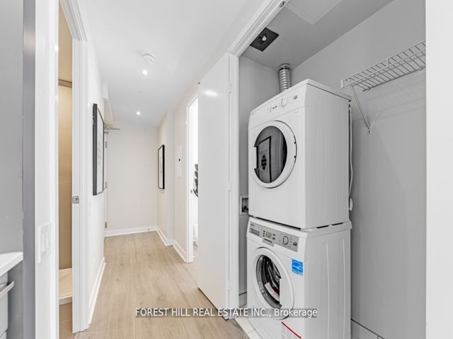 805 - 15 Grenville St