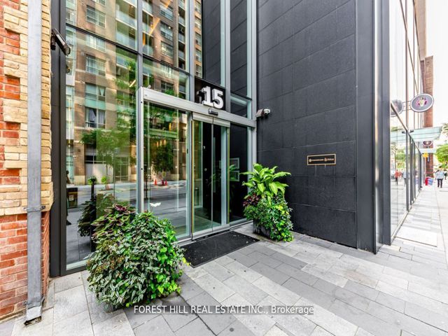 805 - 15 Grenville St