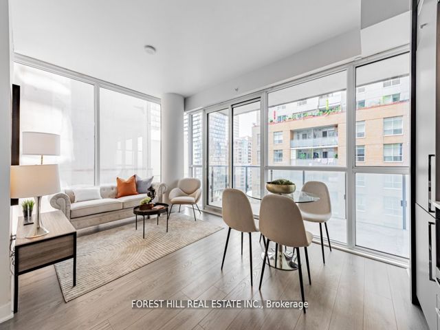 805 - 15 Grenville St