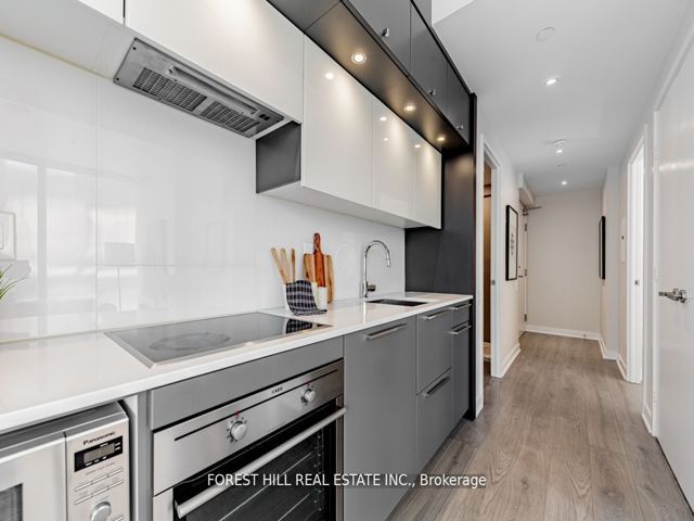 805 - 15 Grenville St