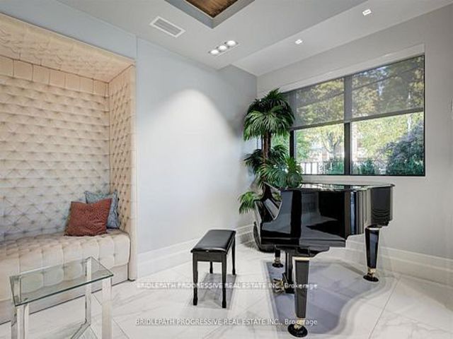 401 - 3 Southvale Dr