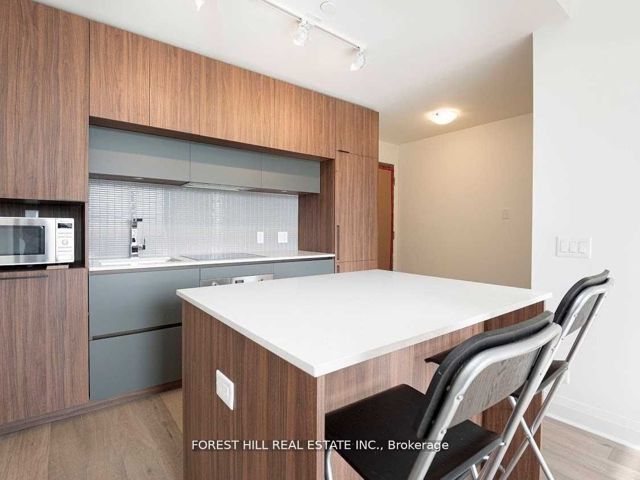 403 - 151 Avenue Rd