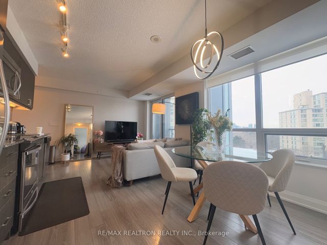 705 - 18 Graydon Hall Dr