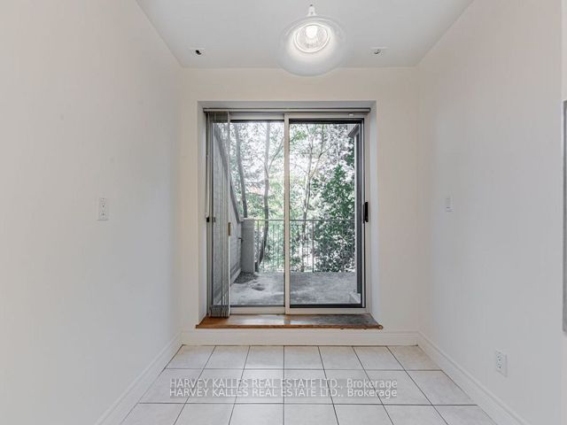 TH122 - 5418 Yonge St