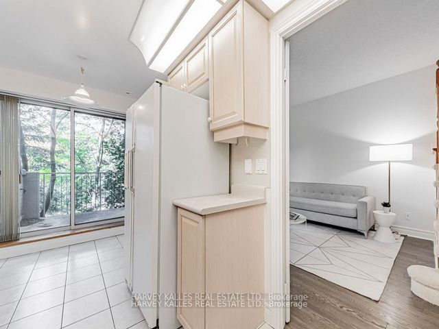 TH122 - 5418 Yonge St
