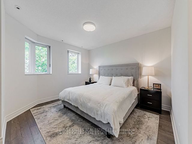 TH122 - 5418 Yonge St
