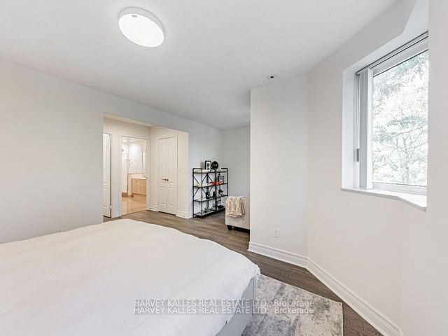 TH122 - 5418 Yonge St