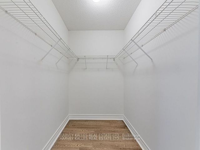 TH122 - 5418 Yonge St