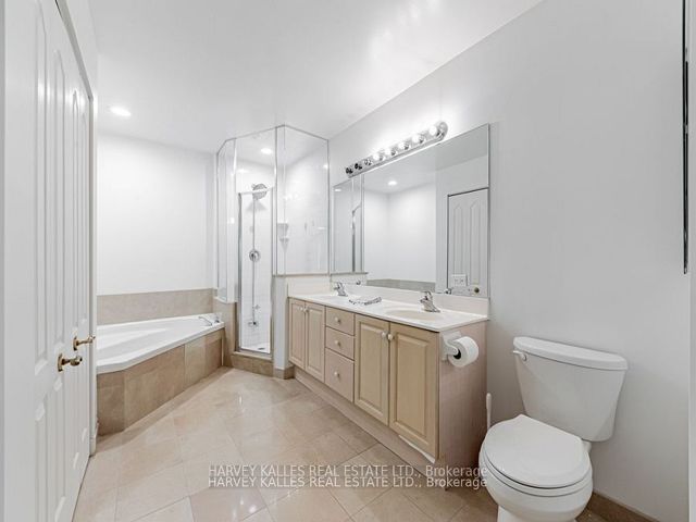 TH122 - 5418 Yonge St