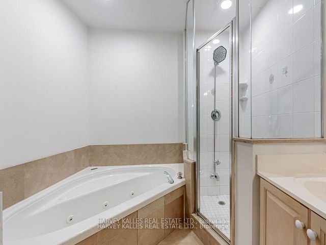 TH122 - 5418 Yonge St