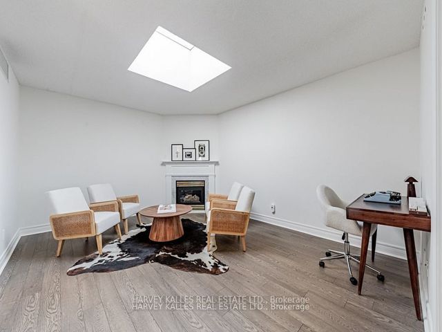 TH122 - 5418 Yonge St