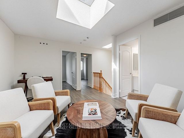 TH122 - 5418 Yonge St