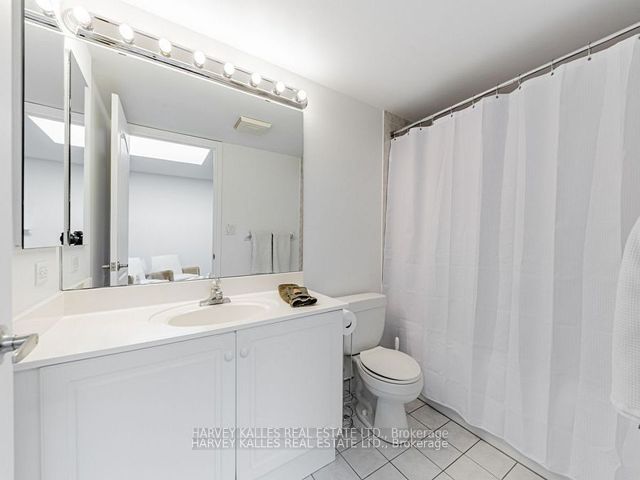 TH122 - 5418 Yonge St