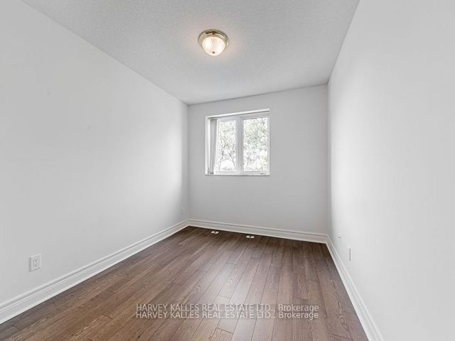 TH122 - 5418 Yonge St
