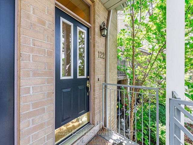 TH122 - 5418 Yonge St