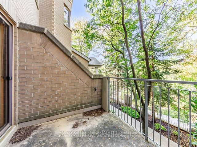 TH122 - 5418 Yonge St